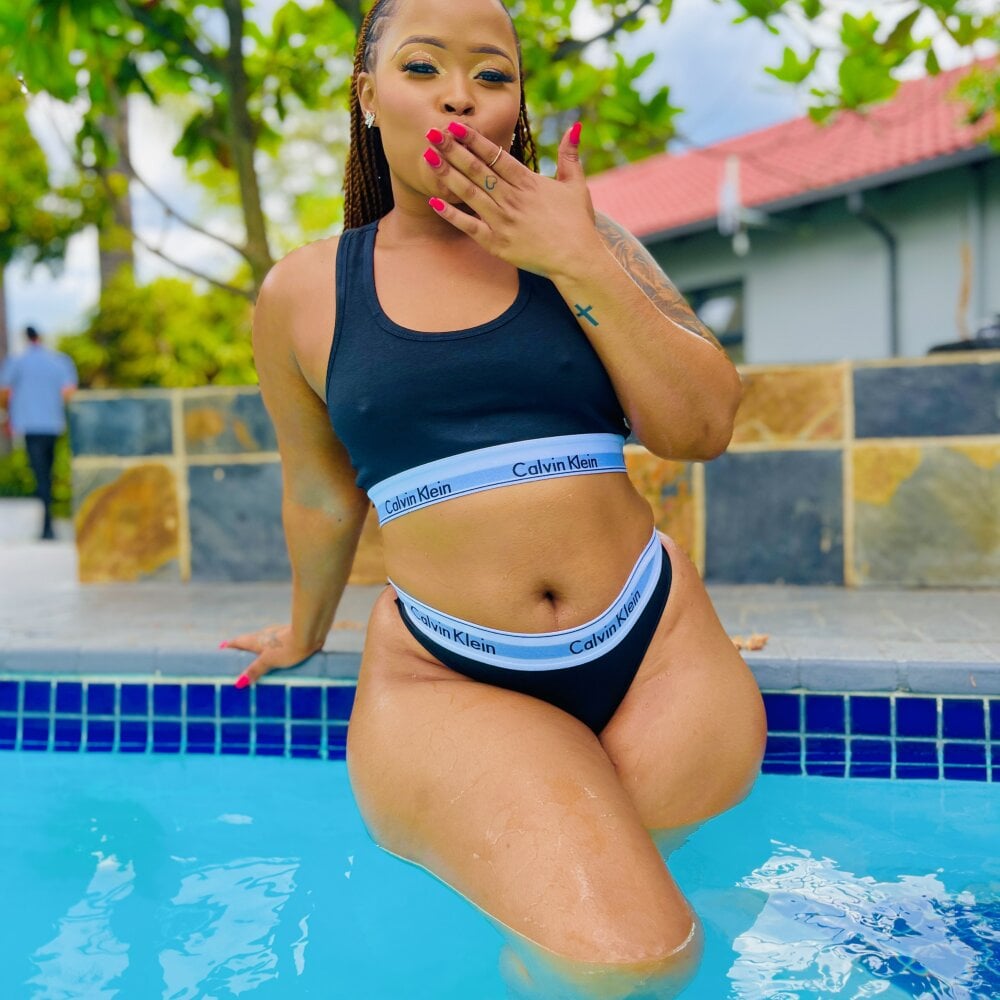 pornos.live sxyhun_ livesex profile in granny cams