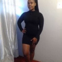 juicy_melaniny's Offline Chat Room