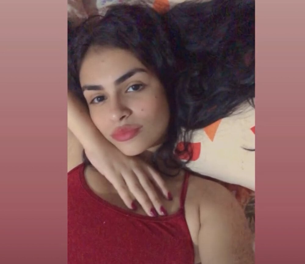 watchgirlcam.com moranguinho__01 livesex profile in some-where-juicy cams