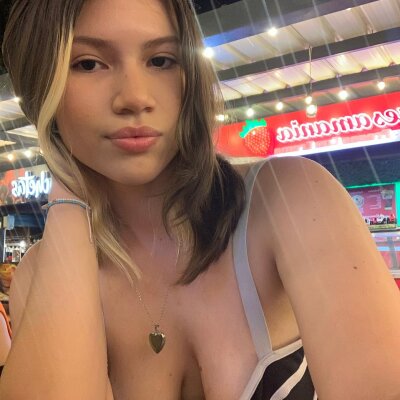 Emma_girllatina18