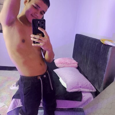 ryan_hot_69 from stripchat