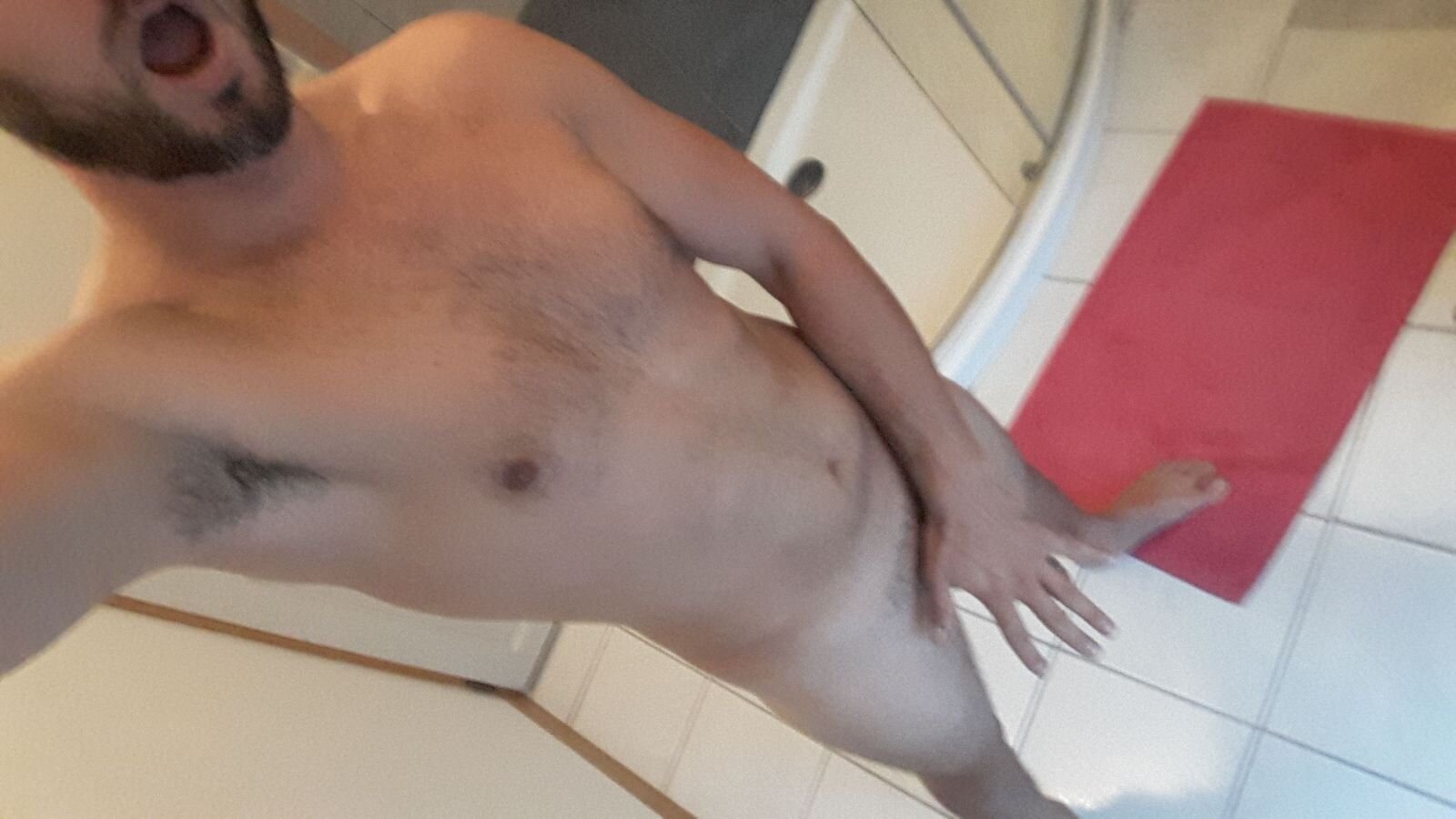 AdamHotShowFR