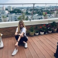 blonde_ella's Offline Chat Room