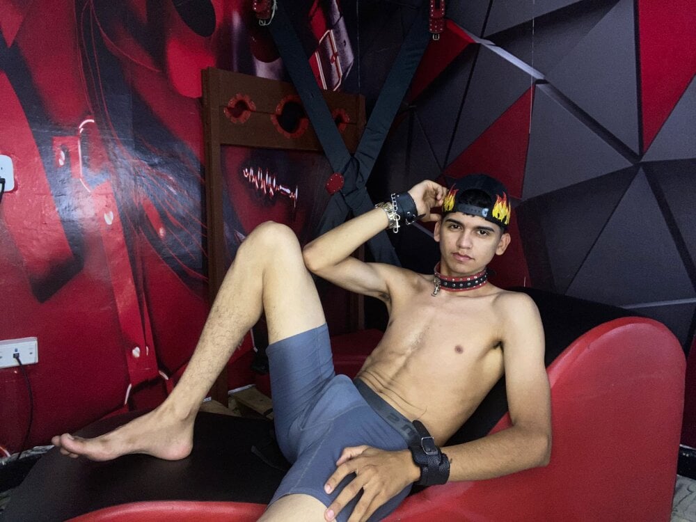 latinsguys25 from stripchat