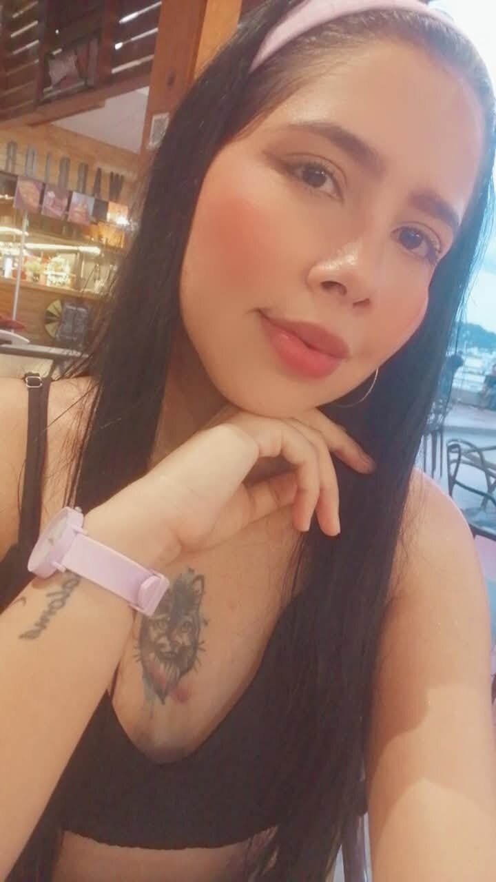 elyne_hot