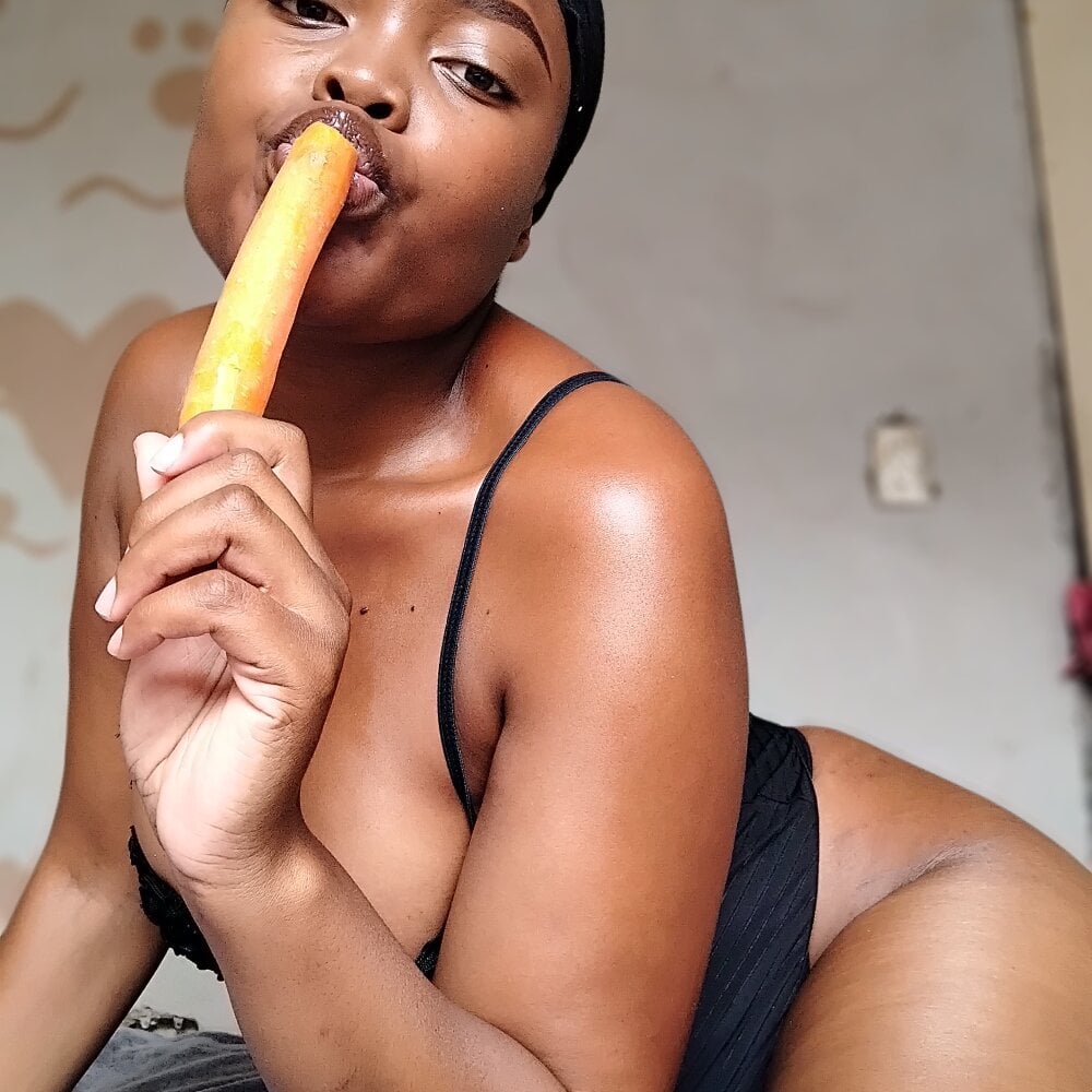 elivecams.com sexyvalentinaxx livesex profile in in-the-deepest-of-your-heart cams