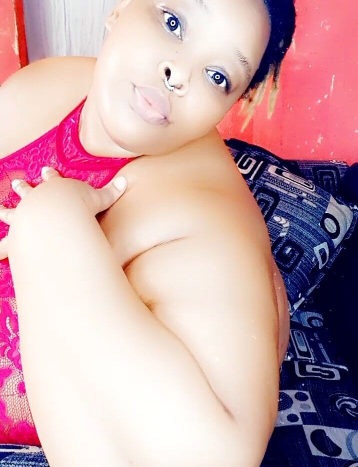 Watch fatafricanqueen live on cam on StripChat