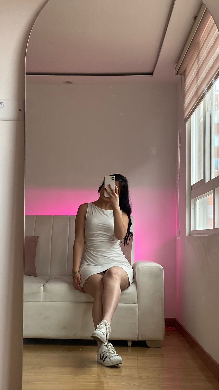 Isabellaa_whitee1
