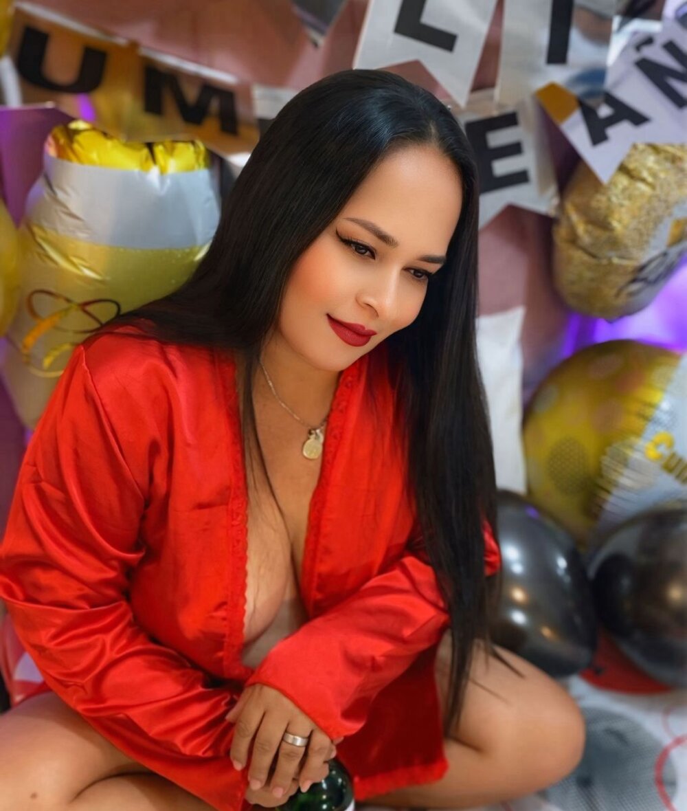 NicolTamara's Offline Chat Room