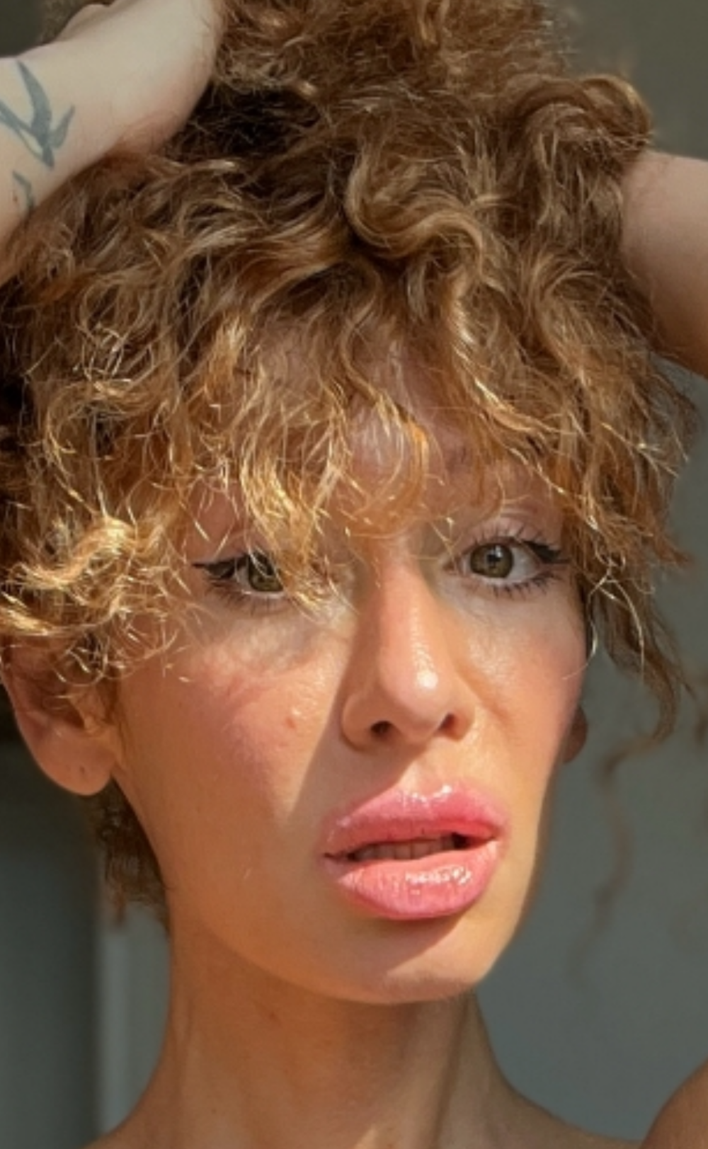 sleekcams.com mimi_la livesex profile in white cams