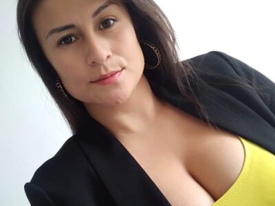 KarleeDanger 🗄 naked chat