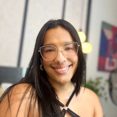 Charlotte3_ Live Cam on StripChat