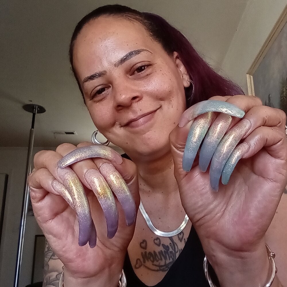 Live sex webcam photo for TheGreenQueen #283695549