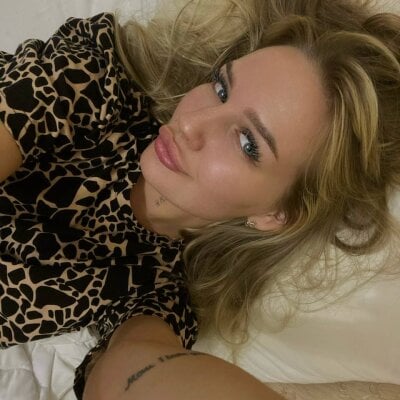 AmyLowe04 on StripChat