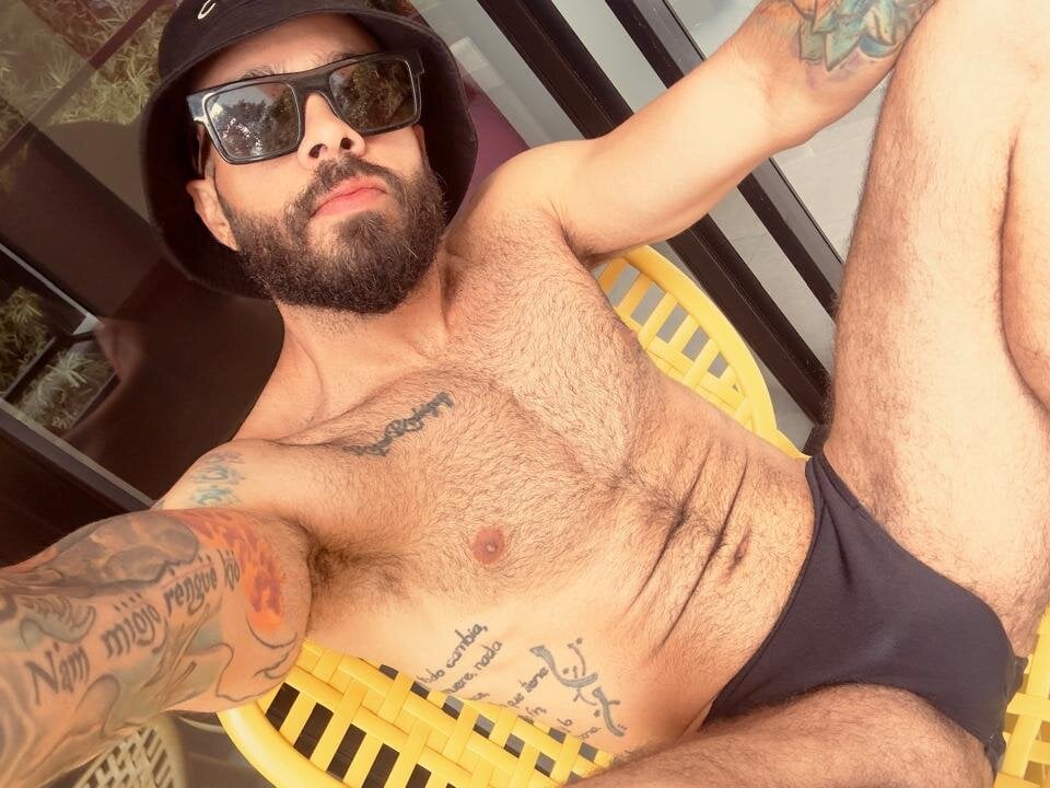 htrebor87's Offline XXX Chat