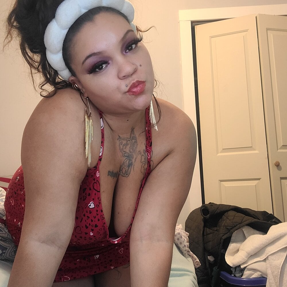 Live sex webcam photo for XoPrettyPornChick #280953110