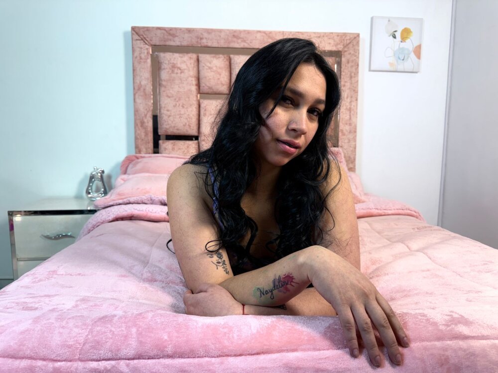 privat-livecam.com celestelewiss livesex profile in french cams