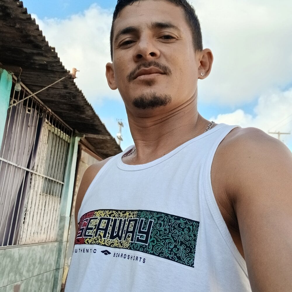 juniornicolly from stripchat