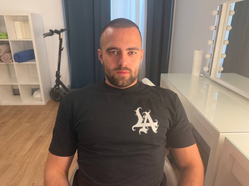 zack_reacher from stripchat