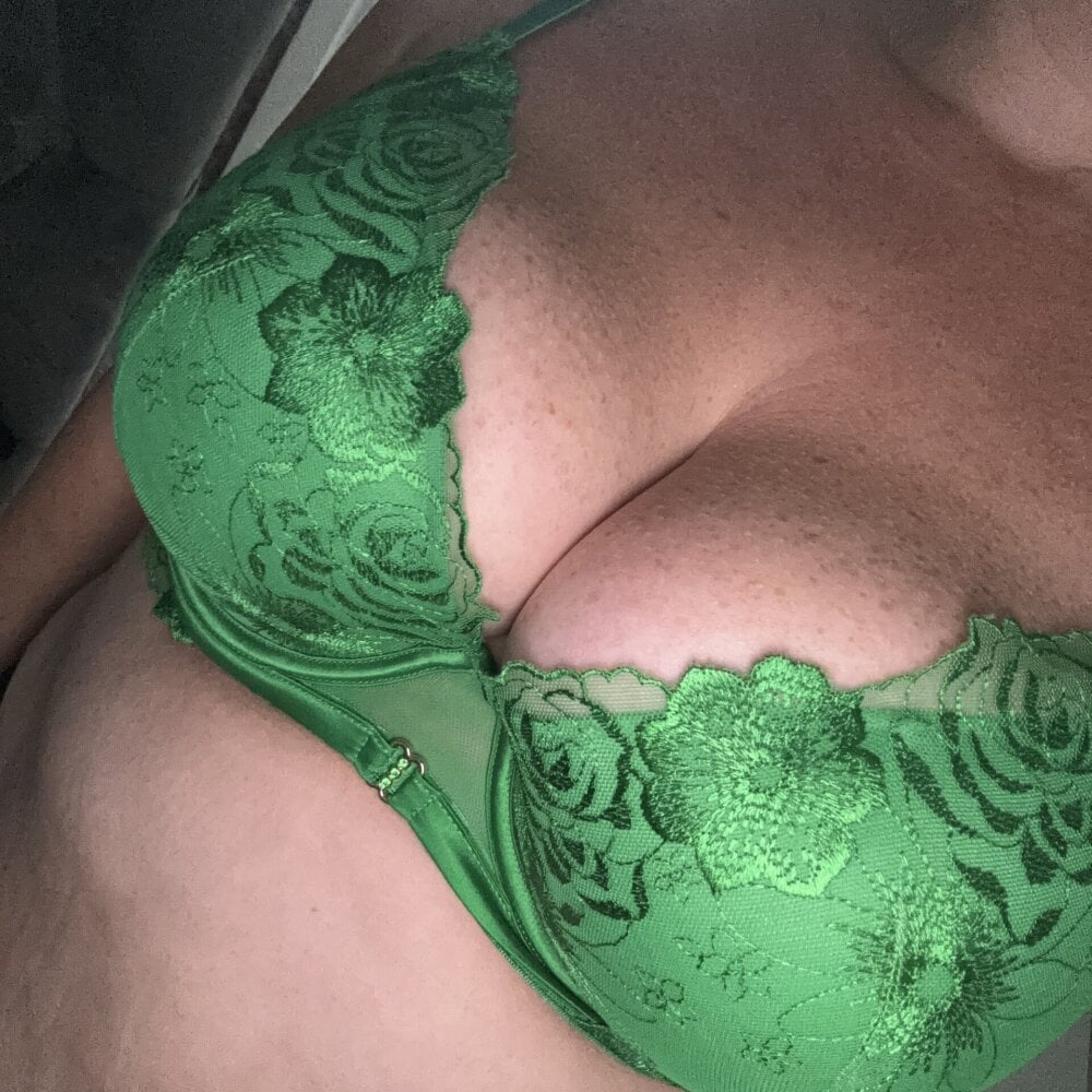 chatnmate.com bbwgreeneyes69_ livesex profile in i-hope-its-in-your-heart cams