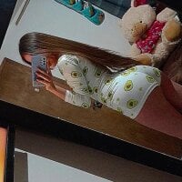 Ella_rouse_'s Offline Chat Room
