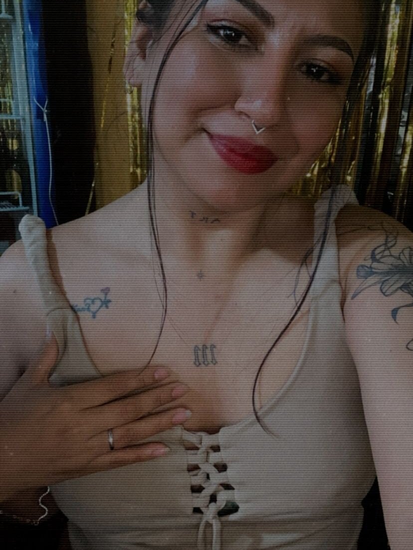 onaircams.com eychelcute livesex profile in english cams