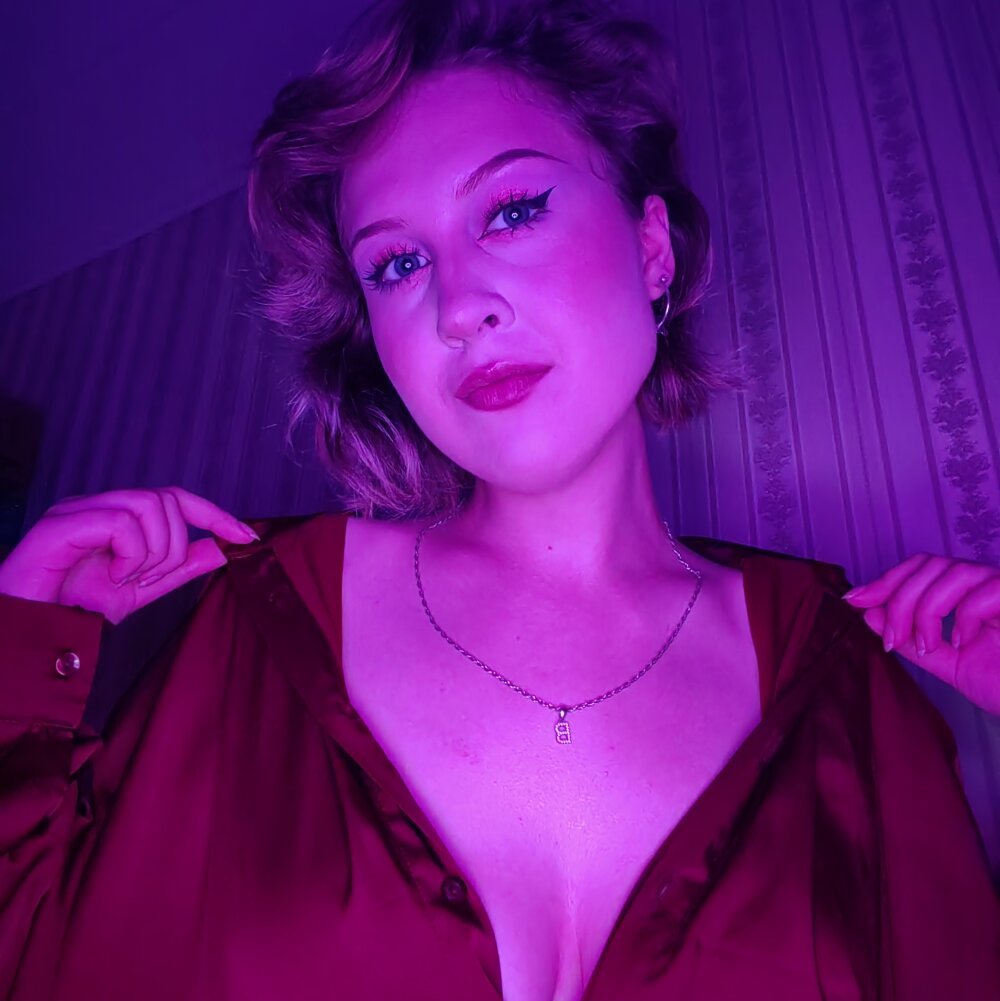 Watch EdiaHeap live on cam at StripChat