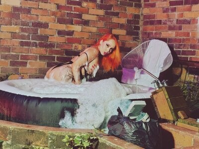 EvaLane Female Deepthroat Live Cam Striptease