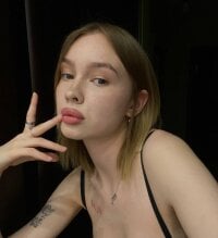 MiaColemanb's Offline Chat Room