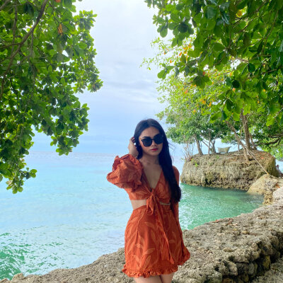 Thea_hugecock69