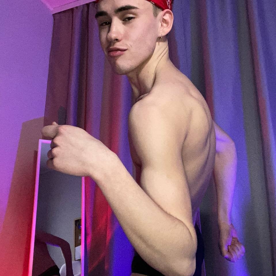 brad_mo from stripchat
