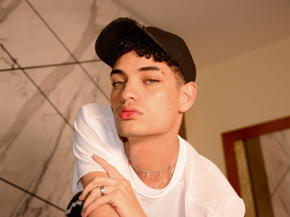 VillyTroye's Offline Chat Room