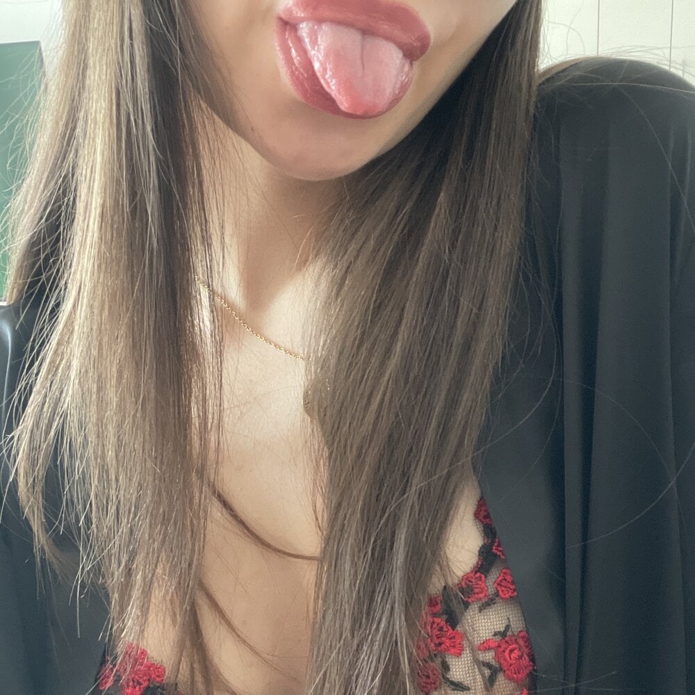 tina1your1's Offline XXX Chat