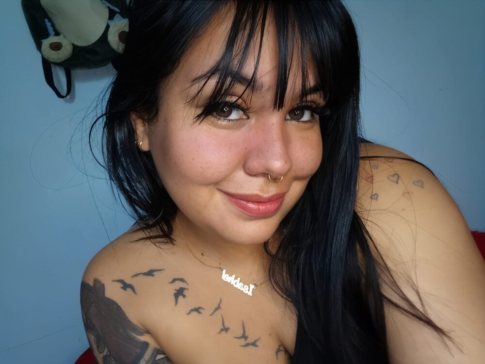 stripchat isabhelxxx webcam profile pic via watchgirlcam.com