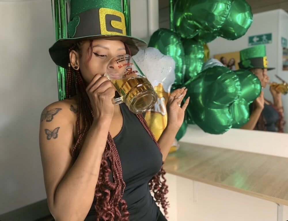 Live sex webcam photo for Dominik_girl #290693946