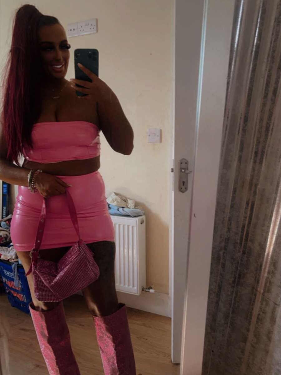 sasharedheas' Offline XXX Chat