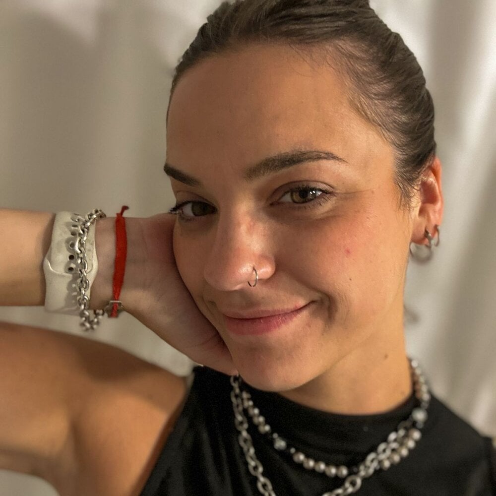 دردشة Luna-HotLatina الجنسية دون اتصال