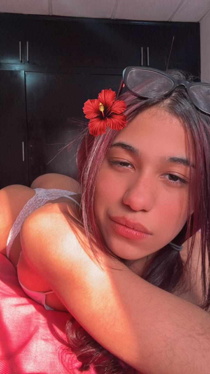 Nahomy_charlotte