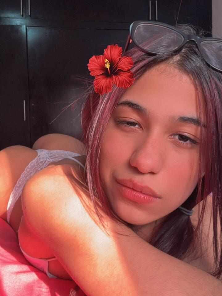 Nahomy_charlotte profile