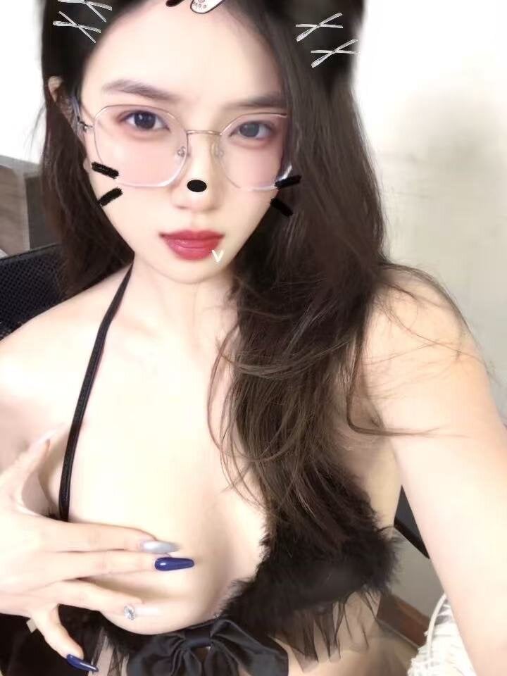 mega-camsex.com blackrose520 livesex profile in lesbian cams