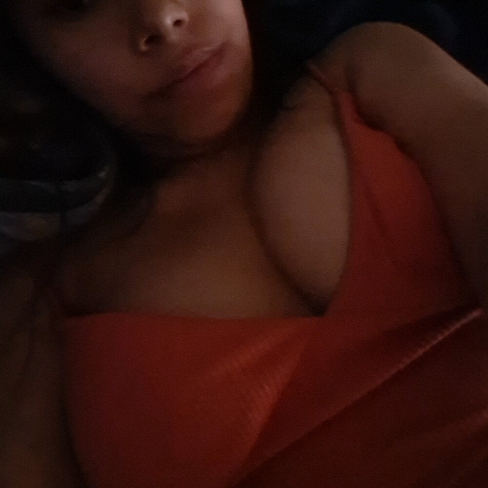 Ceciliaz099's Offline XXX Chat