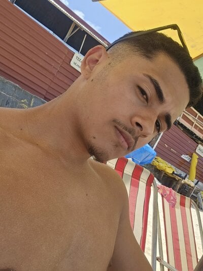 Vtzhot Male Outdoor Adult Live Webcam