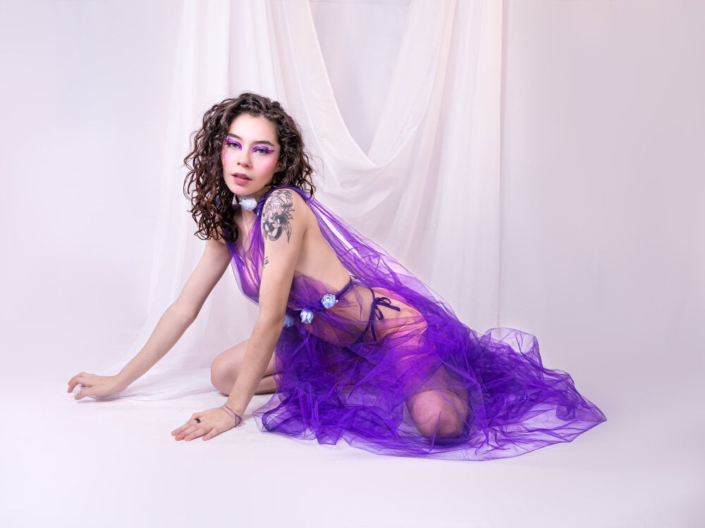 ravennmoonn from stripchat