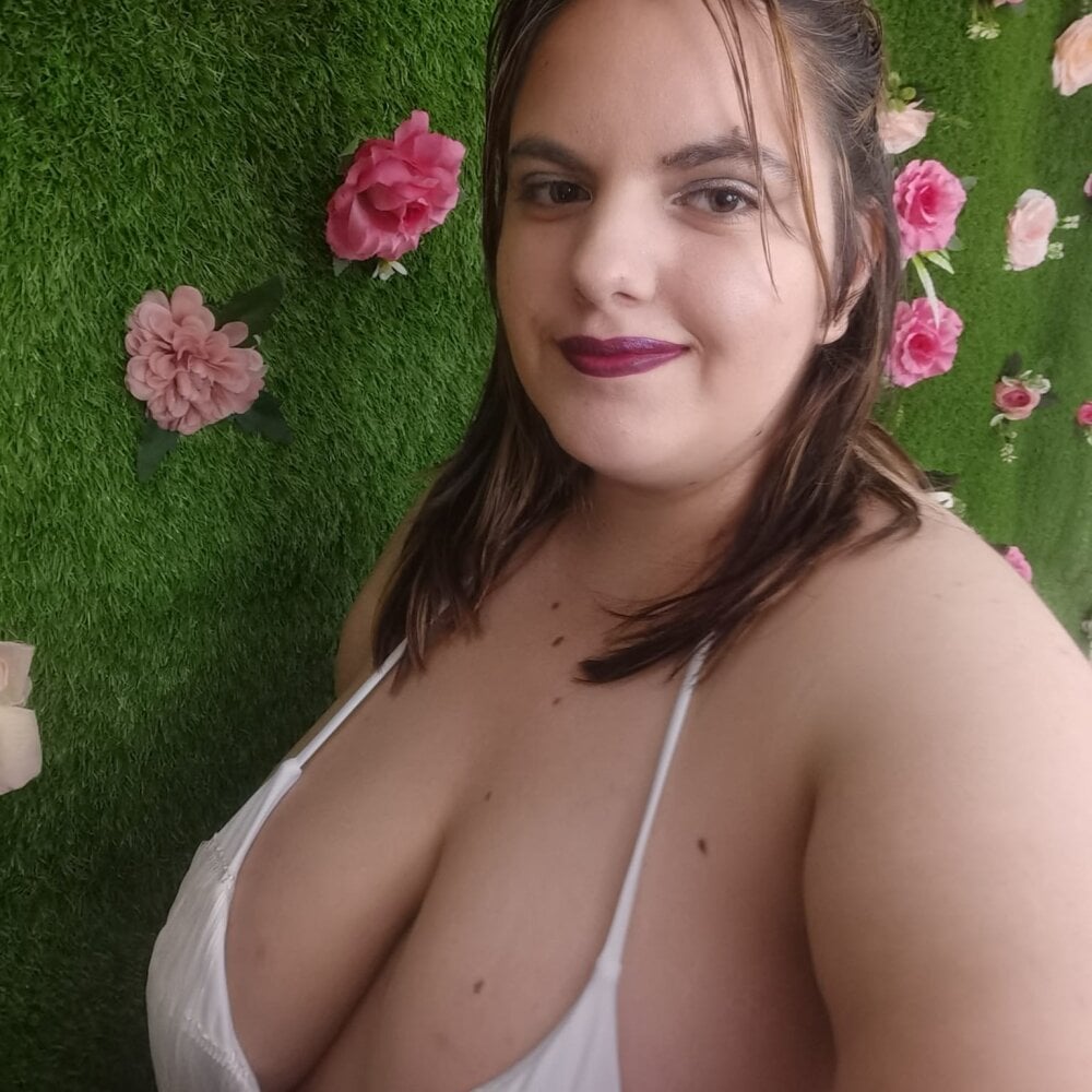 huge_titties_ from stripchat