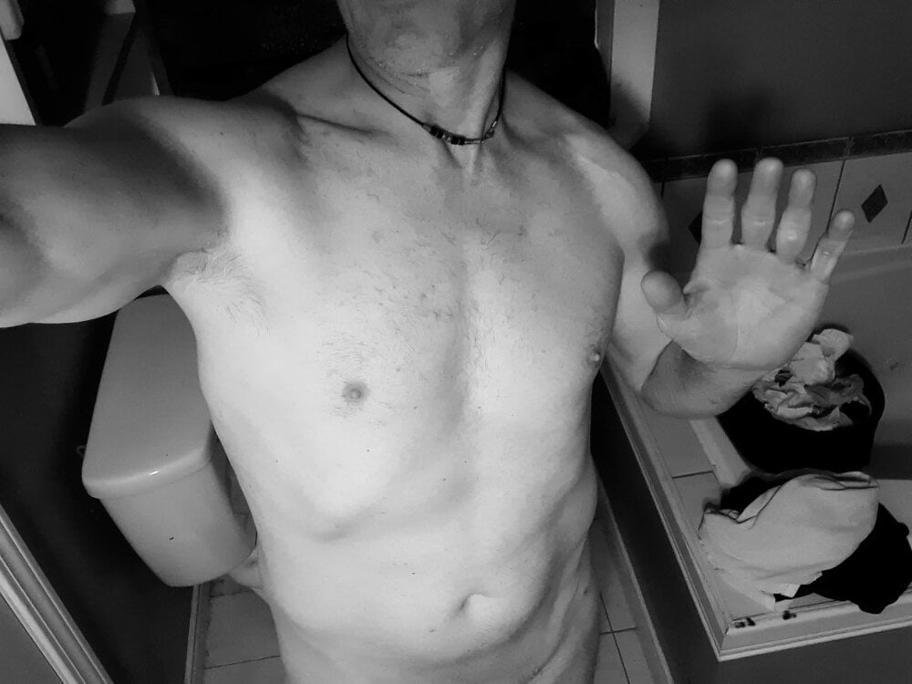 Jcharlesnew69@xh profile
