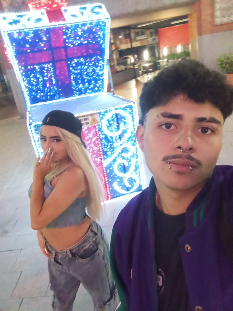 Eros_and_Venus