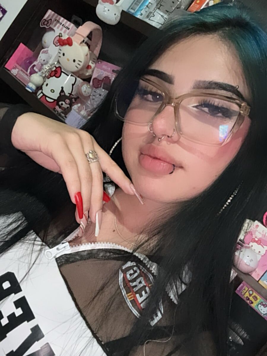 Lunna_Williams live cam model at StripChat