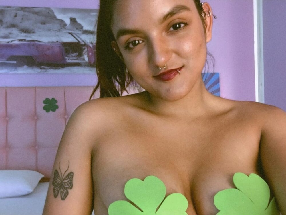 Bella_turner__ live cam model at StripChat