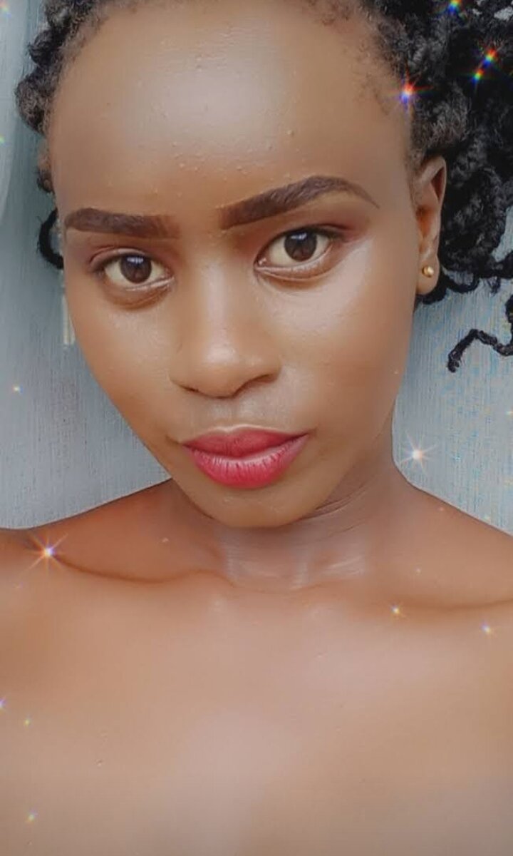 Live sex webcam photo for QueenMarie1 #286205911