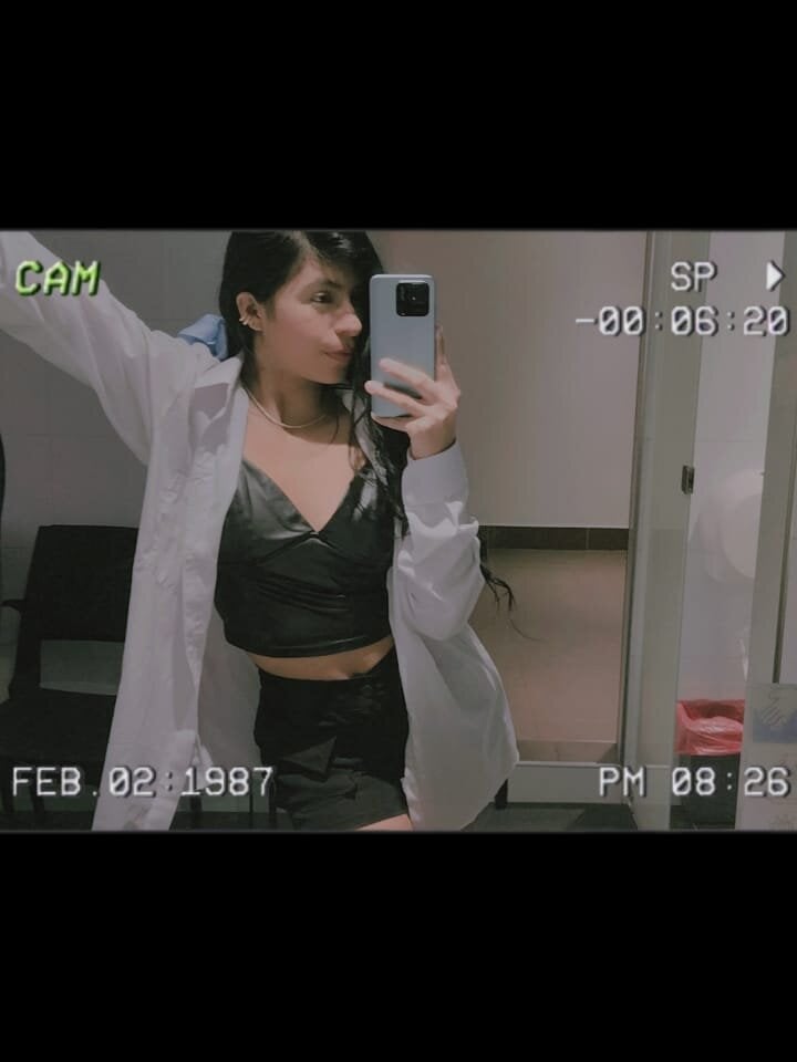 myliveeroticcams.com sandyy_tay livesex profile in i-live-in-the-sunflower-field cams